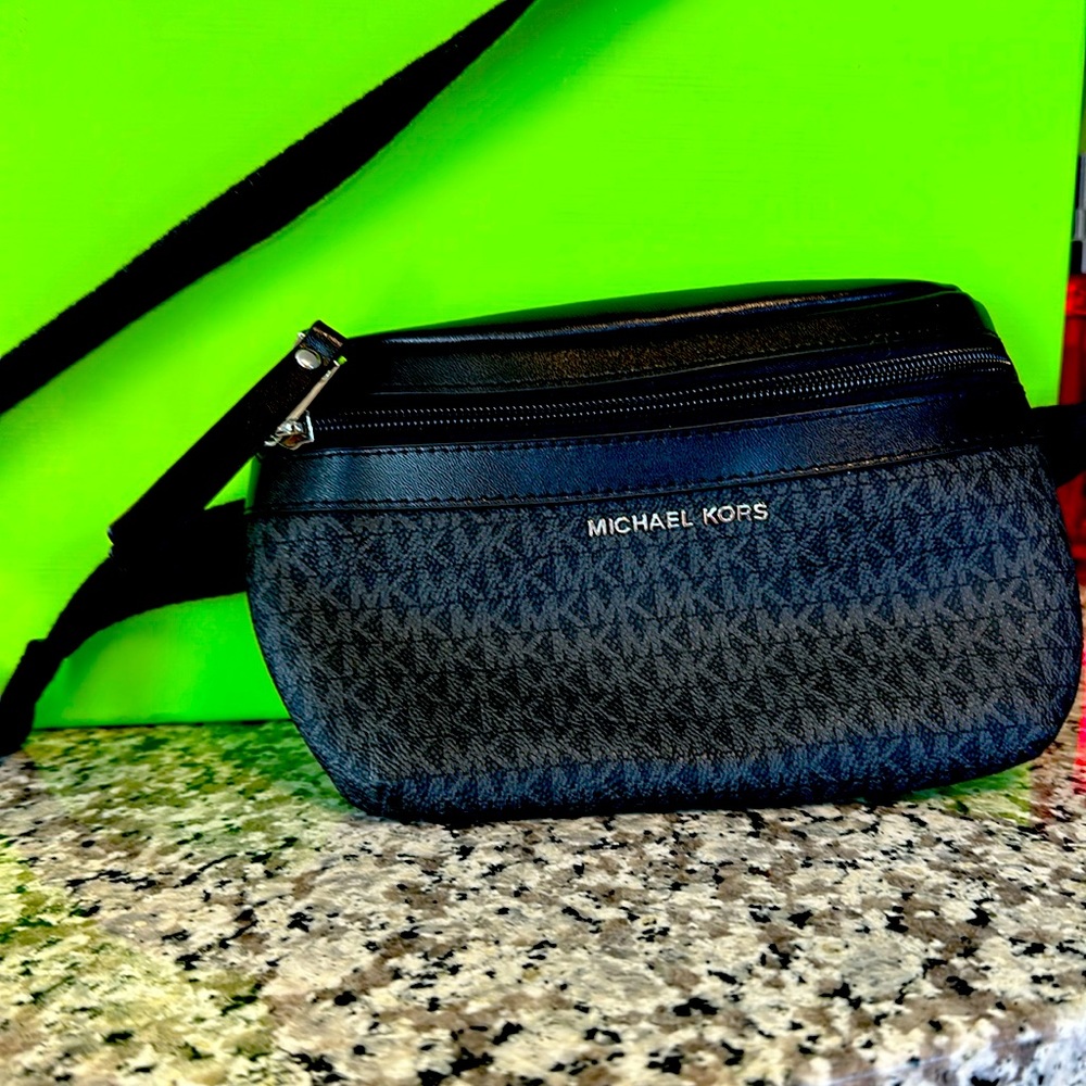 Michal Kors small fanny pack